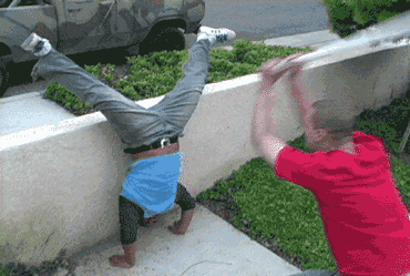 Dwa kaftany potrzebne od zaraz!